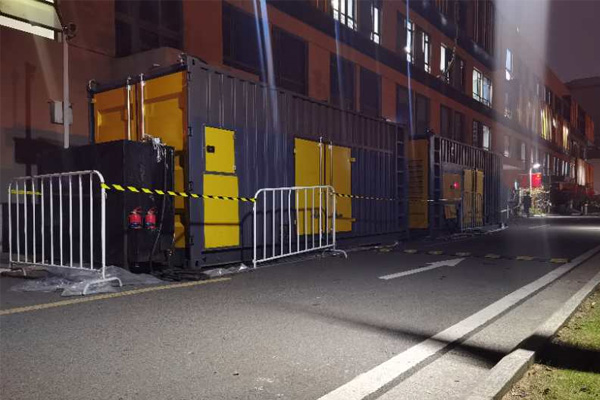 理县柴油发电机组的输出电压是如何调节的?