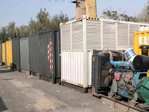理县200KW柴油发电机机组每小时油耗是多少？